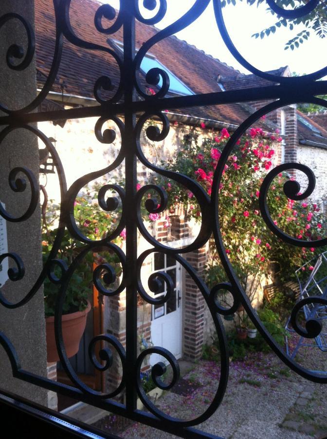 3 roses Bed and Breakfast Villeneuve-sur-Yonne Exterior foto