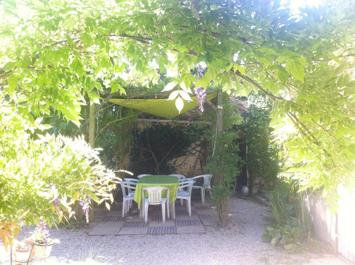 3 roses Bed and Breakfast Villeneuve-sur-Yonne Exterior foto